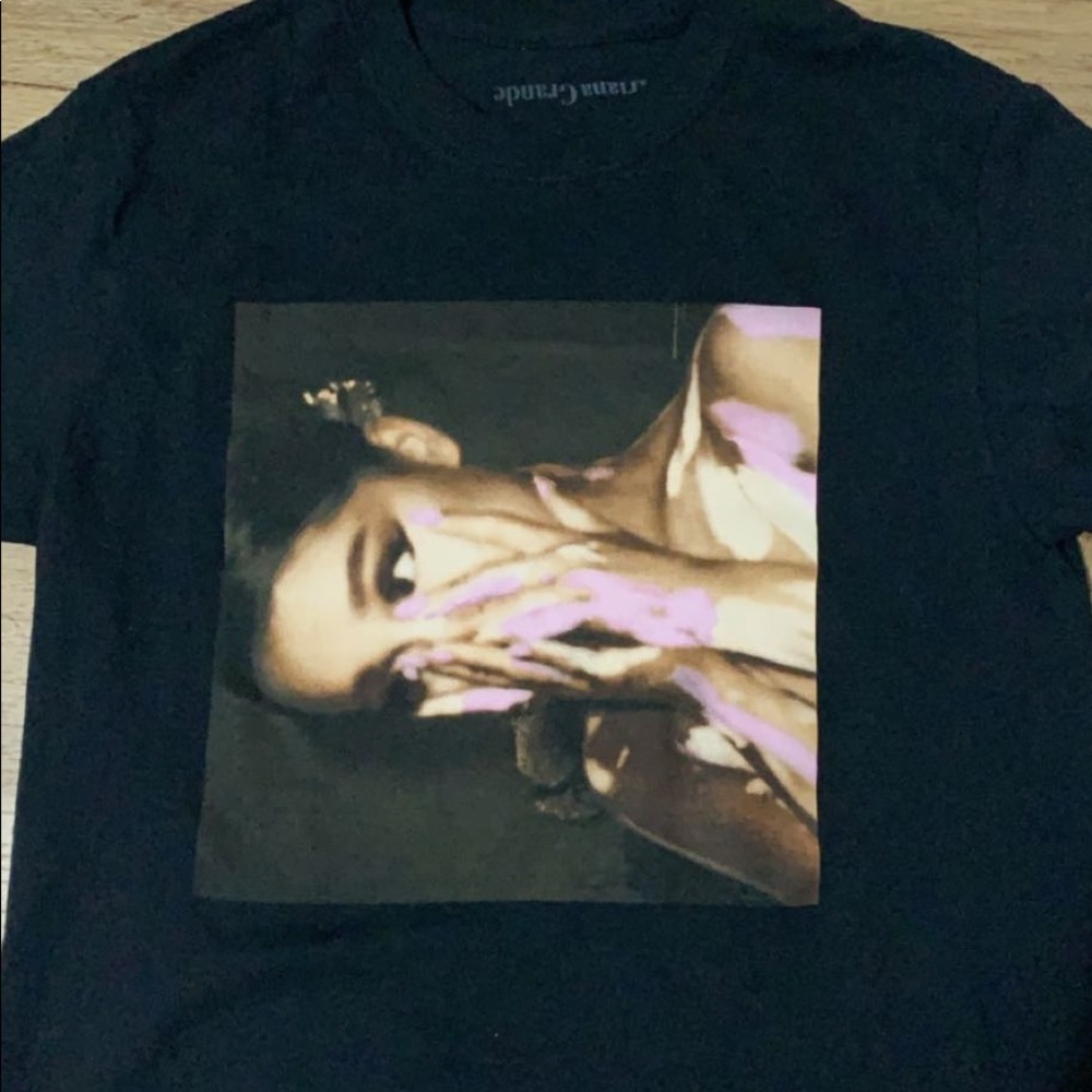 Ariana Grande T shirt